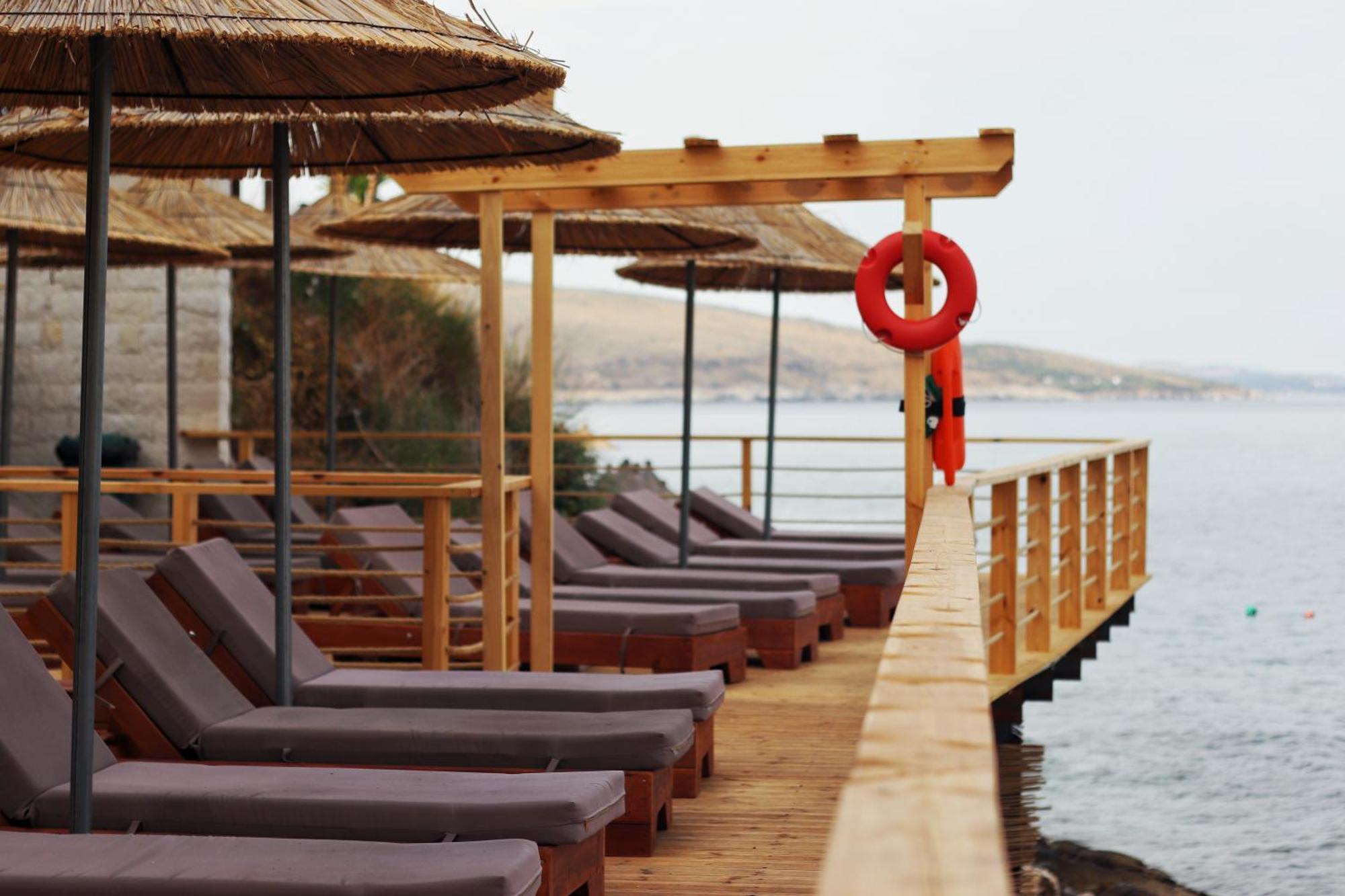 Golden Beach Suites Sarandë Exterior foto